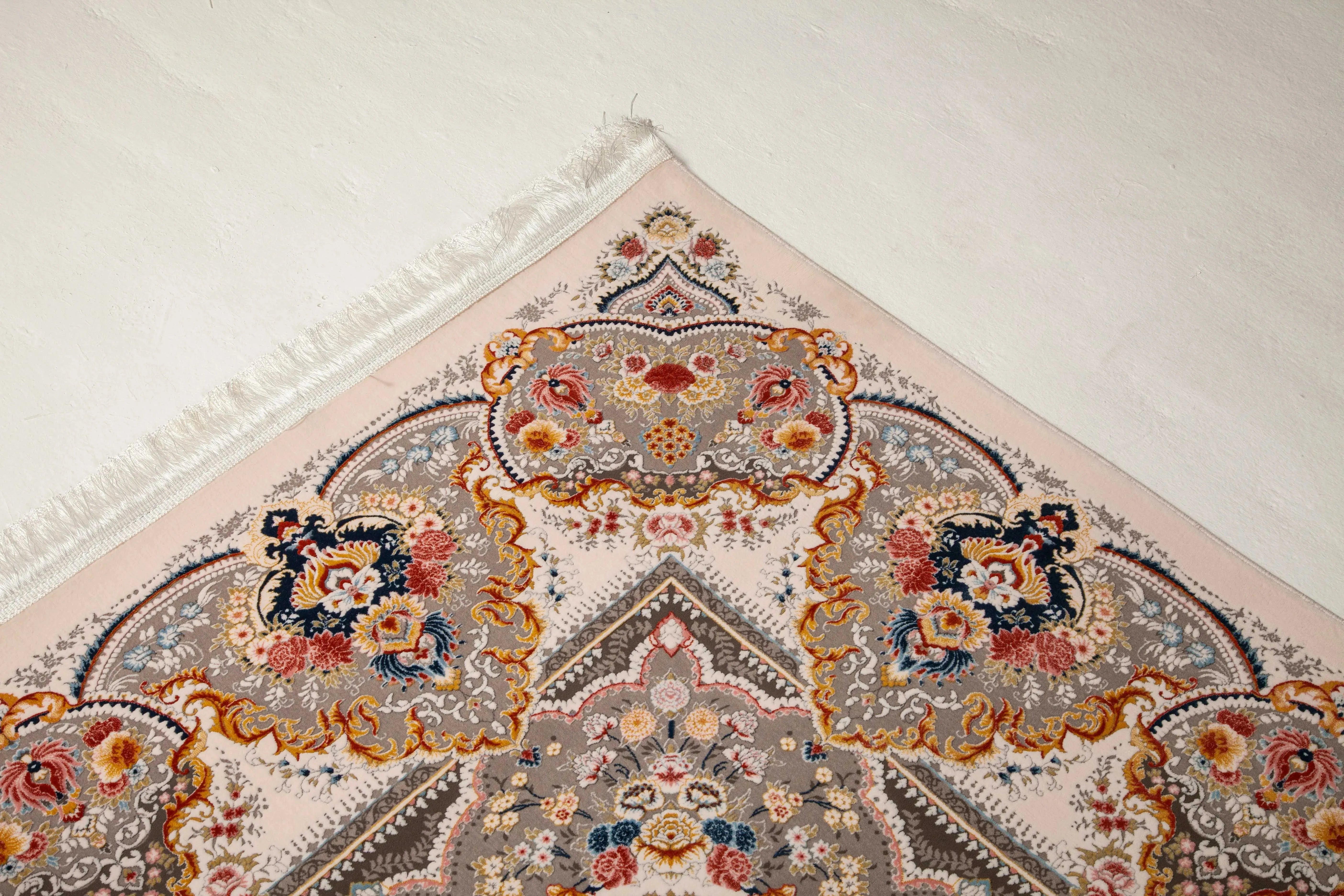 Zennova Carpet : BAGHJAN Color CREAM : Classic Machine Made - Zennova Carpet