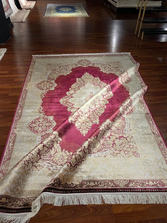 Choosing the Best Patterns for Silk Carpets in Your Living Room